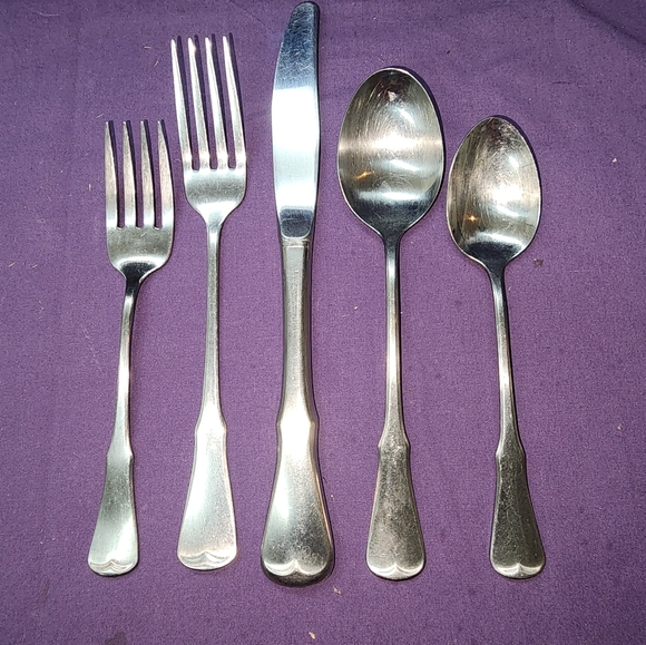 Oneida Other - Oneida flatware,  Patrick Henry, 5 piece setting